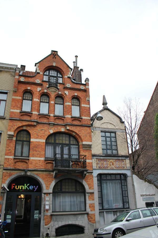 Funkey Hotel Bruxelles Exterior foto